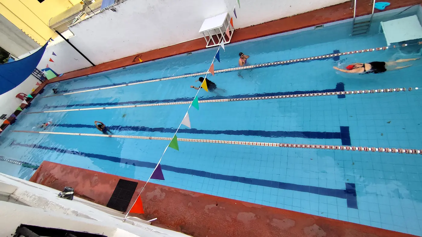Clase de natación para adultos en Palapas Protudec, Cancún